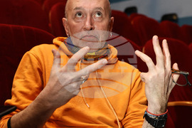 Пловдив - Спектакъл "Аз ли съм или не съм" по стихове на Борис Христов и Валери Петров