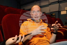 Пловдив - Спектакъл "Аз ли съм или не съм" по стихове на Борис Христов и Валери Петров