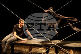 Пловдив - Спектакъл "Аз ли съм или не съм" по стихове на Борис Христов и Валери Петров