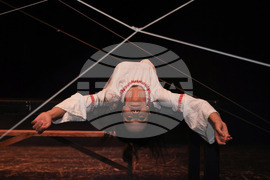 Пловдив - Спектакъл "Аз ли съм или не съм" по стихове на Борис Христов и Валери Петров