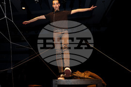 Пловдив - Спектакъл "Аз ли съм или не съм" по стихове на Борис Христов и Валери Петров