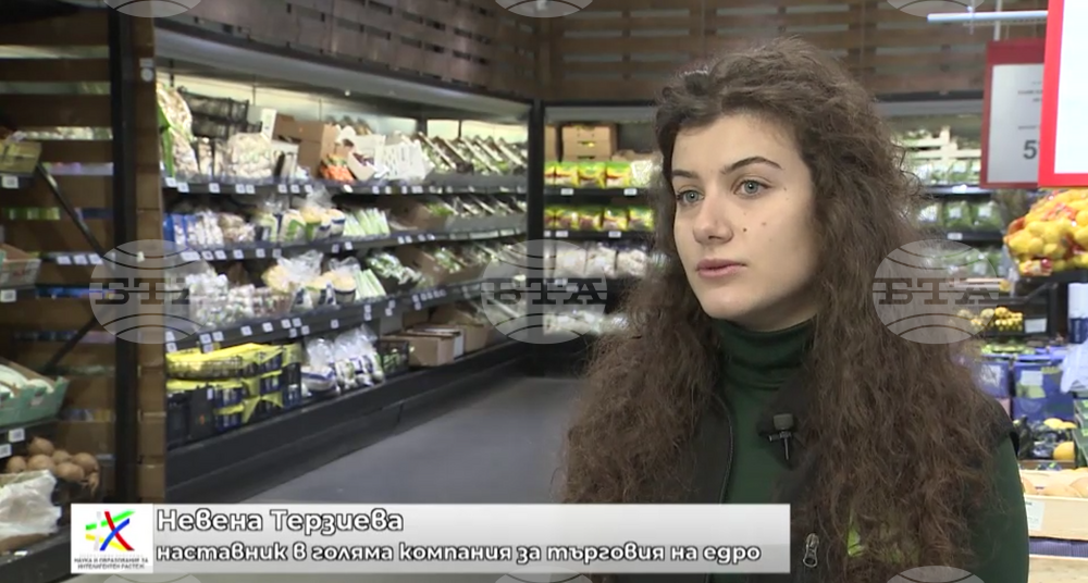 Възпитаничката на Националната финансово-стопанска гимназия Невена Терзиева на 22 години става наставник на ученици от своето училище