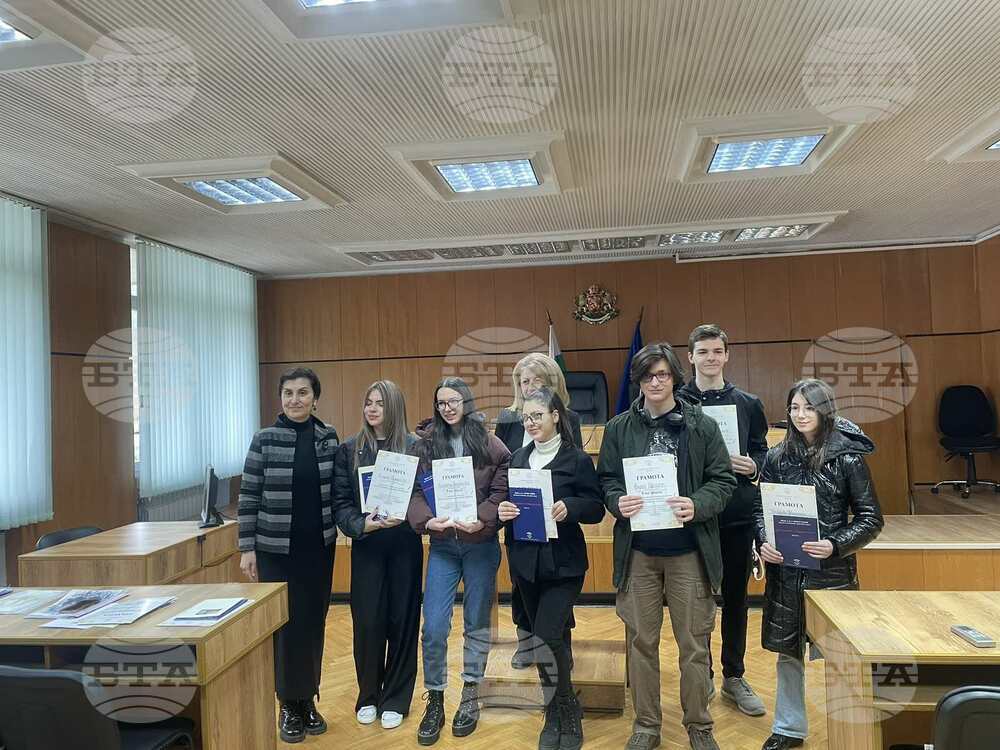 Смолянската адвокатска колегия награди ученици, участвали в конкурс за есе и рисунка