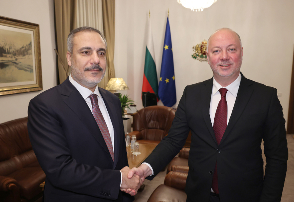 Възможностите за задълбочаване на търговско-икономическото и секторното сътрудничество между България и Турция обсъди председателят на парламента Росен Желязков с турския външен министър