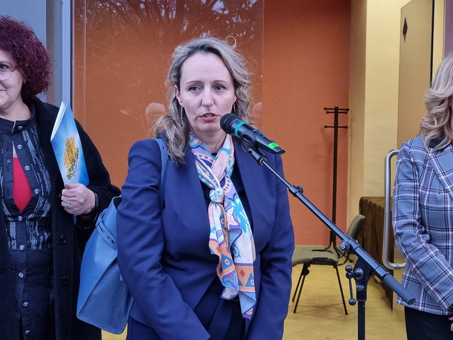 Жители на Сапарева баня и заместник-министърът Деляна Иванова дискутираха консолидацията на общините във ВиК сектора