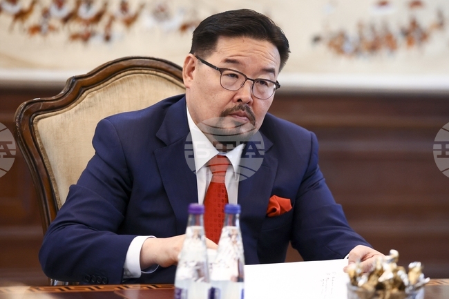 Монголският парламент отстрани от длъжност премиера Гомбоджав Занданшатар