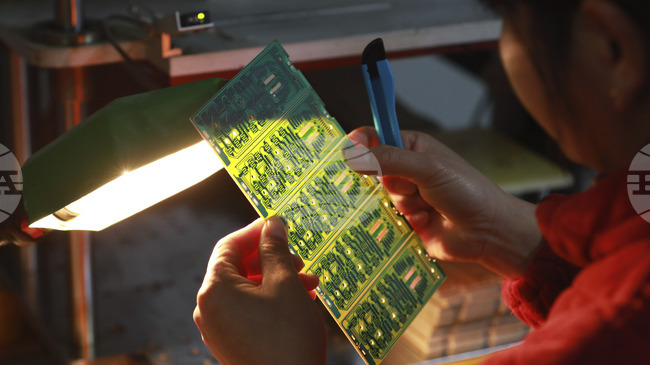 Изследователи в Китай създадоха транзистор с ултраниска консумация на енергия