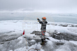 Национална антарктическа експедиция - ледник Перуника - Цветан Паров - данни - събиране