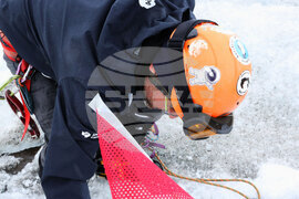 Национална антарктическа експедиция - ледник Перуника - Цветан Паров - данни - събиране