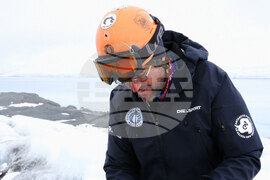 Национална антарктическа експедиция - ледник Перуника - Цветан Паров - данни - събиране