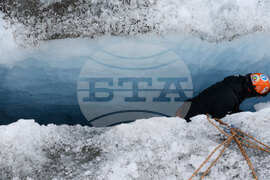 Национална антарктическа експедиция - ледник Перуника - Цветан Паров - данни - събиране