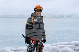Национална антарктическа експедиция - ледник Перуника - Цветан Паров - данни - събиране