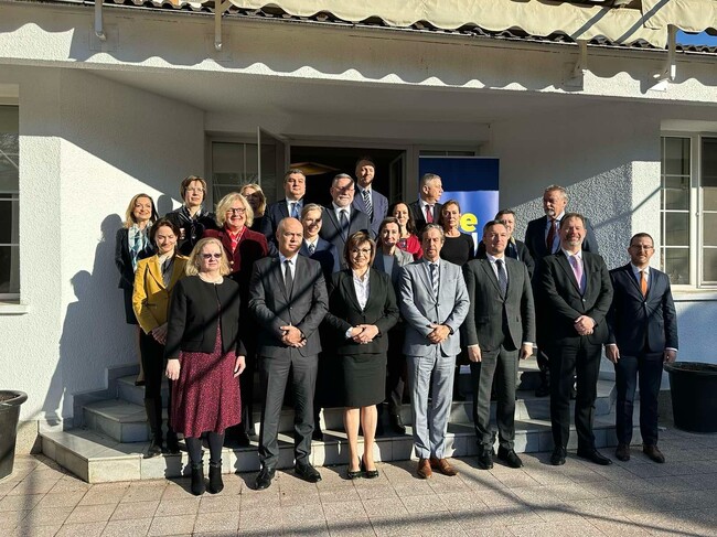 БСП: Корнелия Нинова разговаря с европейските посланици в България