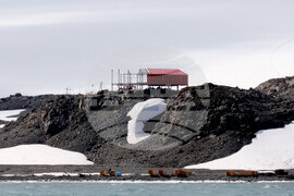 Национална антарктическа експедиция - остров Ливингстън - отпадъци - товарене 