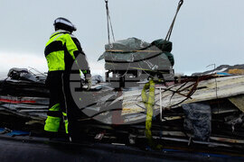 Национална антарктическа експедиция - остров Ливингстън - отпадъци - товарене 