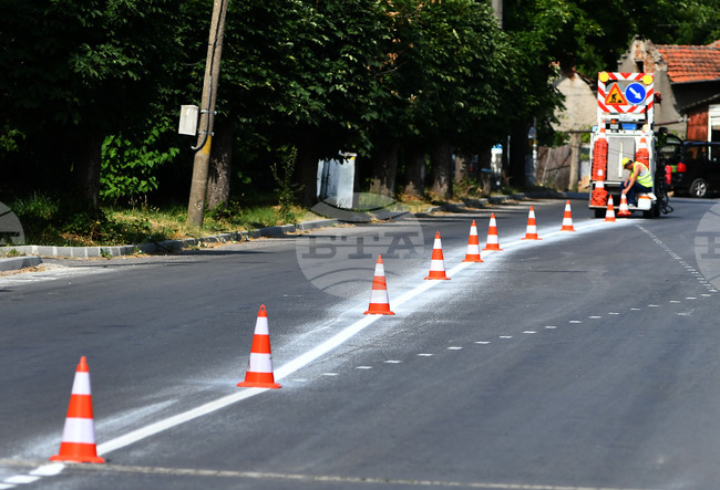 Променя се движението по пътя ГКПП "Гюешево" – Кюстендил – Радомир за полагане на маркировка, съобщиха от АПИ