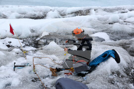 Национална антарктическа експедиция - ледник Перуника - Цветан Паров - данни - събиране