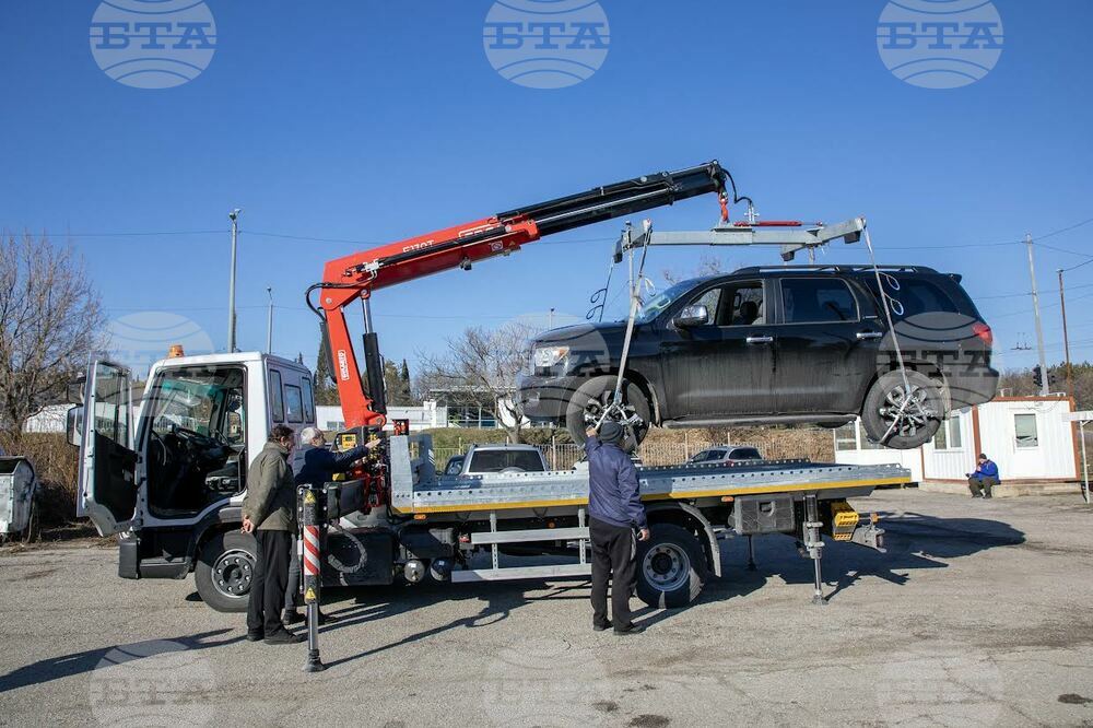 Втори специализиран автомобил за принудително преместване на неправилно паркирани коли е закупила Община Стара Загора