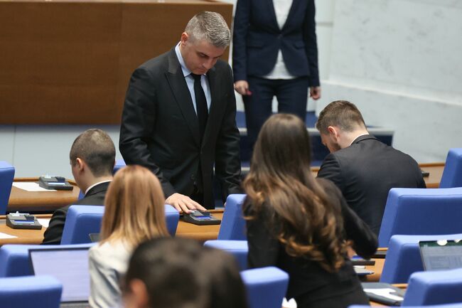 Народното събрание прие на първо четене промени в Закона за енергетиката, с които се въвежда максималната продължителност на смените за работещите във ВЕЦ и ПАВЕЦ