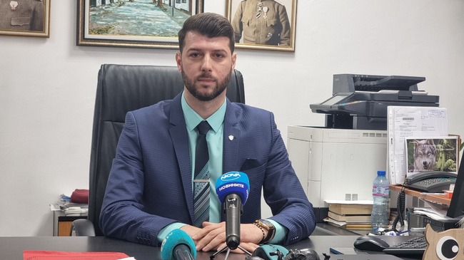 Изстрел с газов пистолет е произвел единият от двамата задържани при обира на игралната зала в Генерал Тошево