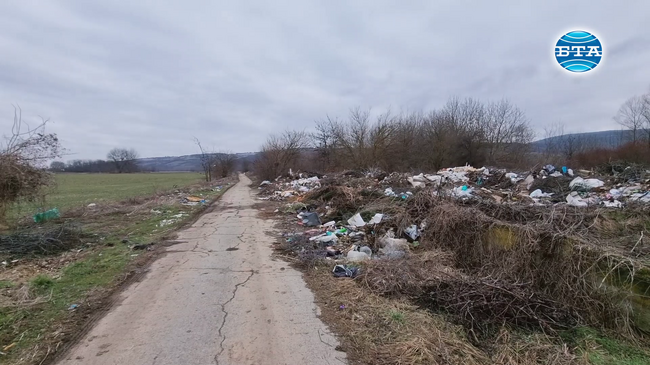 Жители на ловешкото село Йоглав сигнализират за образувало се от години нерегламентирано сметище