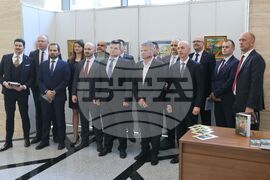 Народно събрание - Милен Иванов - книга "Нива"