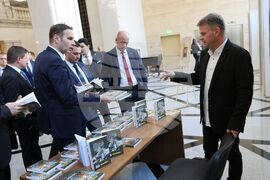 Народно събрание - Милен Иванов - книга "Нива"