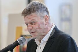 Народно събрание - Милен Иванов - книга "Нива"