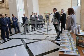 Народно събрание - Милен Иванов - книга "Нива"