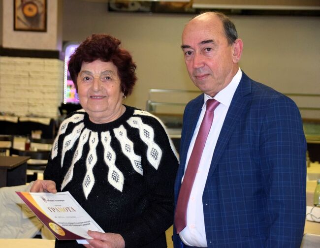 Община Асеновград: Наградиха победителите в конкурса „Най-вкусни станимашки сармички“