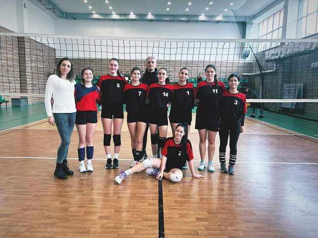 Център за подкрепа за личностно развитие-Детски комплекс, гр. Сливен: В спортна зала „Асеновец‘‘ се изиграха волейболните срещи от Ученически игри 2023/2024 год.