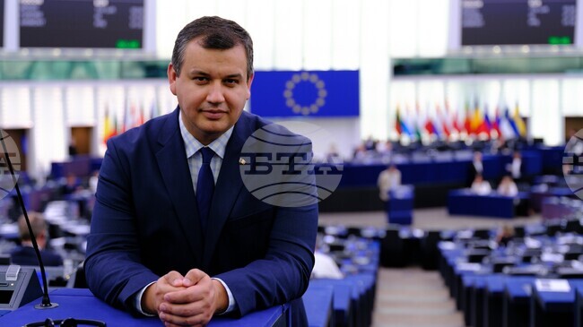 Румънският президент Никушор Дан номинира евродепутата Еуджен Томак за премиер