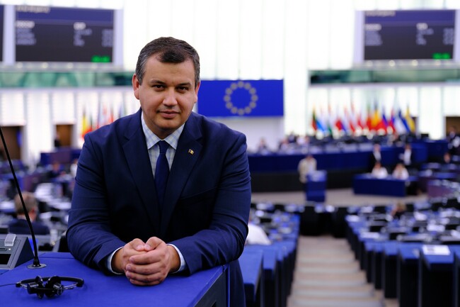 Румънският президент Никушор Дан номинира евродепутата и президентски съветник Еуджен Томак за премиер