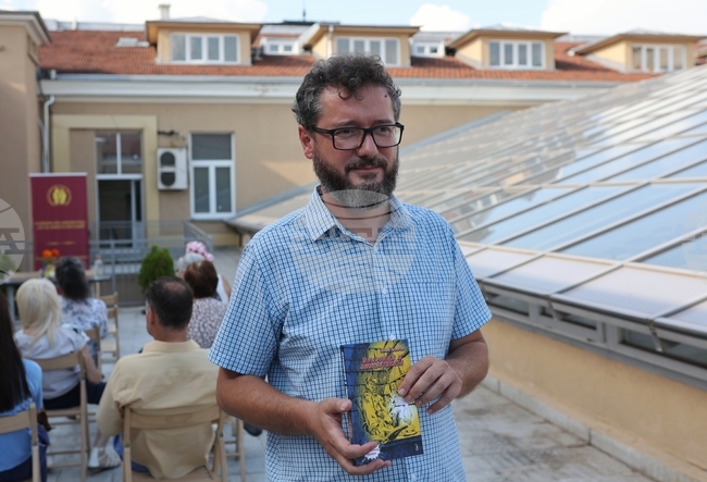 Васил Загоров - книга „Призраци в библиотеката“