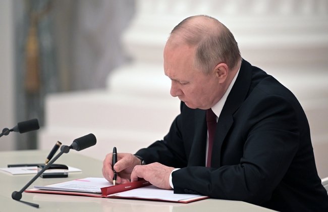 ЕС и НАТО осъдиха решението на Русия да признае независимост на Донецк и Луганск