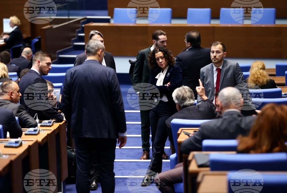 Парламентът прие окончателно на второ четене законопроекта за БНБ, с който се урежда статутът на еврото като парична единица в България