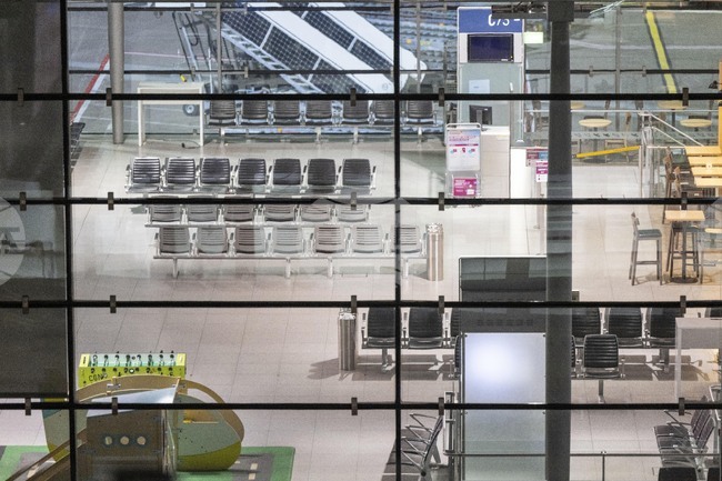 Трафикът на германското летище в Кьолн/Бон е спрян заради техническа неизправност на система за проверка на багажа