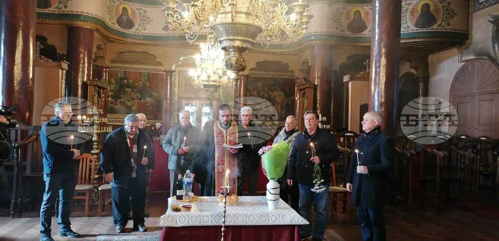 С панихида в Стара Загора бе почетена паметта на жертвите на комунистическия режим