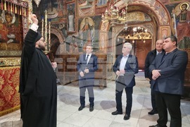 Троянски манастир - зарязване на лози