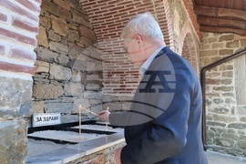 Троянски манастир - зарязване на лози