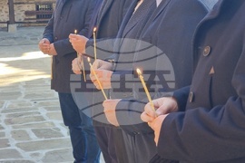 Троянски манастир - зарязване на лози