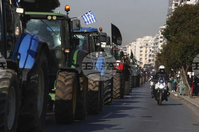 Протестиращите гръцки фермери се събират на демонстрация в Солун с искане за среща с премиера
