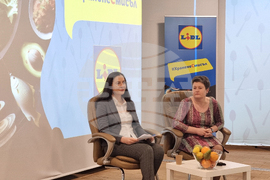 Зала "МаксиМ" - пресконференция - храна