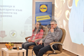 Зала "МаксиМ" - пресконференция - храна