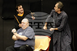 Русе - "Натюрморт със затлъстял племенник"  - премиера