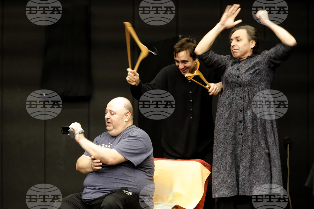 Русе - "Натюрморт със затлъстял племенник" - премиера