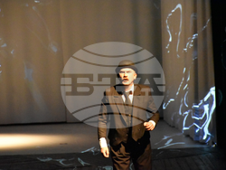 Снимка: Драматичен театър – Ловеч