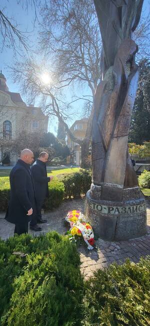 ОА Пловдив: Областният управител на Пловдив почете паметта на жертвите на комунистическия режим