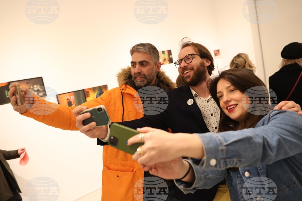 "Заедно за кратко. Милениали в България. 2010 - 2016" - Денислав Стойчев - изложба