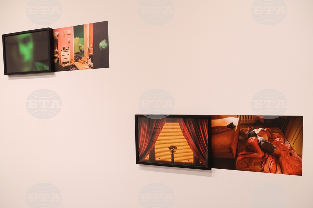 "Заедно за кратко. Милениали в България. 2010 - 2016" - Денислав Стойчев - изложба